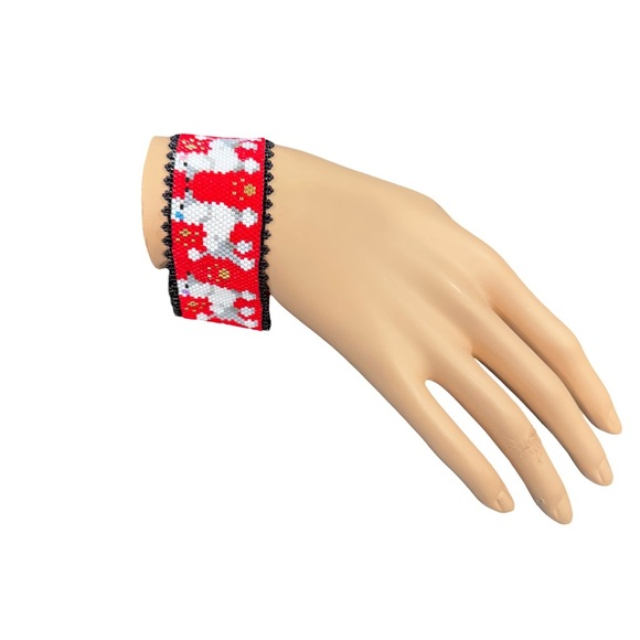 Hand Crafted Beaded Fancy Poodles Bracelet 7.5 inches Magnetic Clasp - Picture 7 of 10